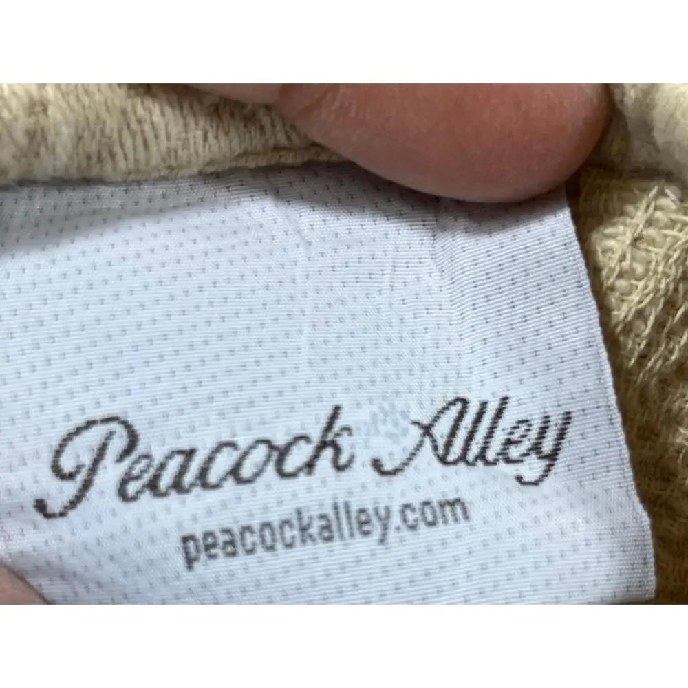 Peacock Alley Lot of 2 Cream Egyptian Cotton Champagne Fan/Shell Pattern Shams